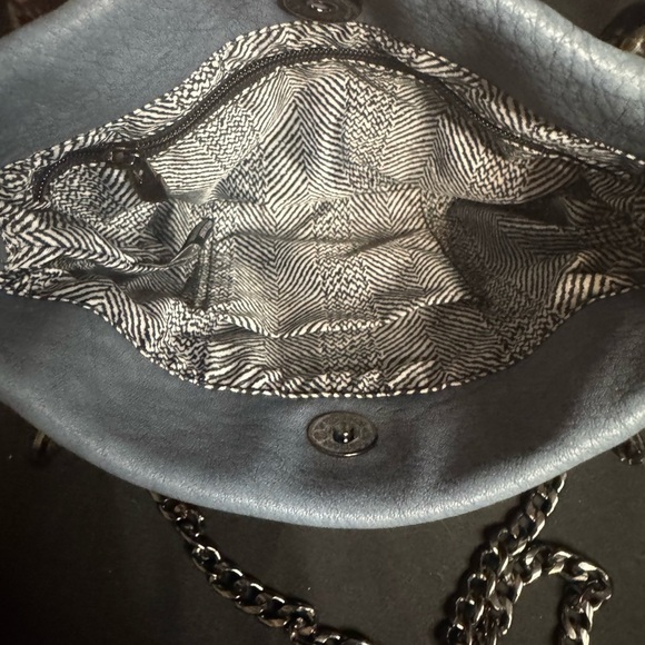 Elegant Gray Chain Shoulder Bag - Picture 7 of 9